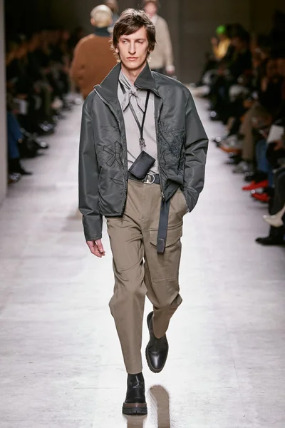 Look 30